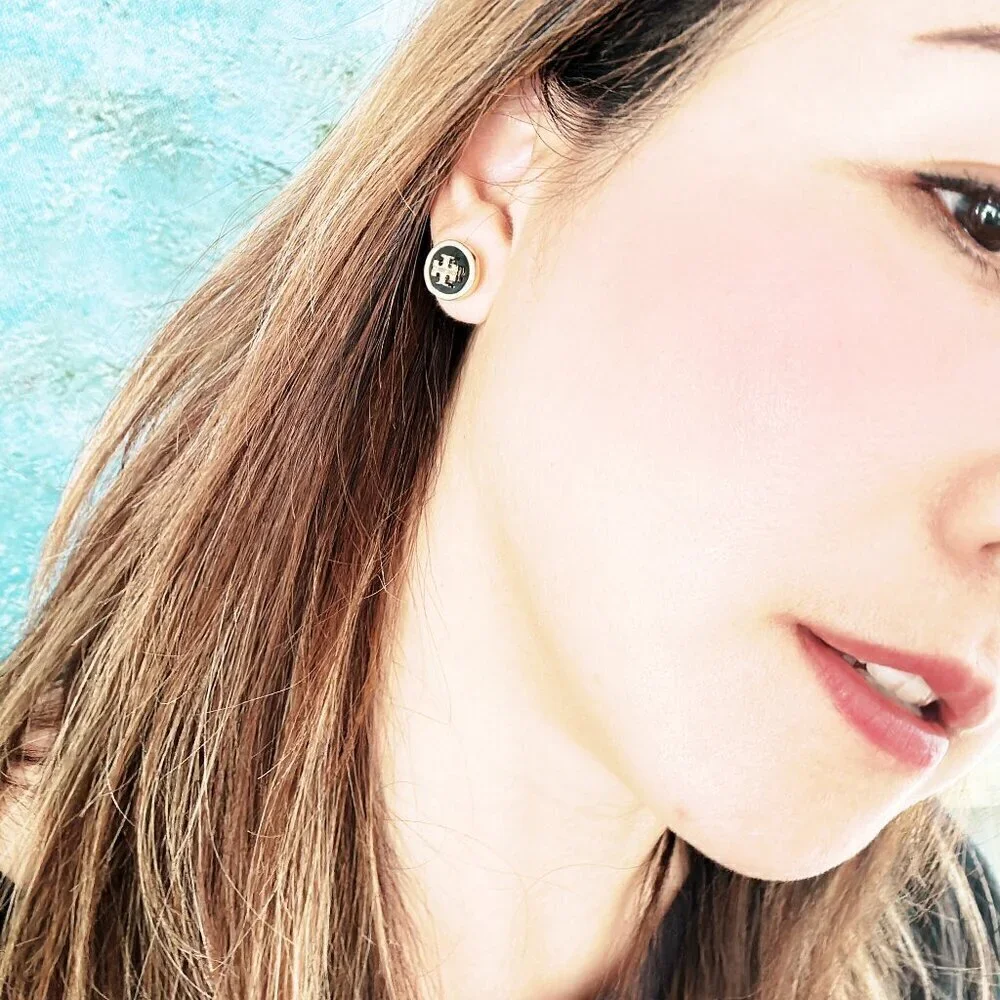 NEW！Tory Burch Enamel Logo Stud Earrings -Black/ Ivory/ Tan